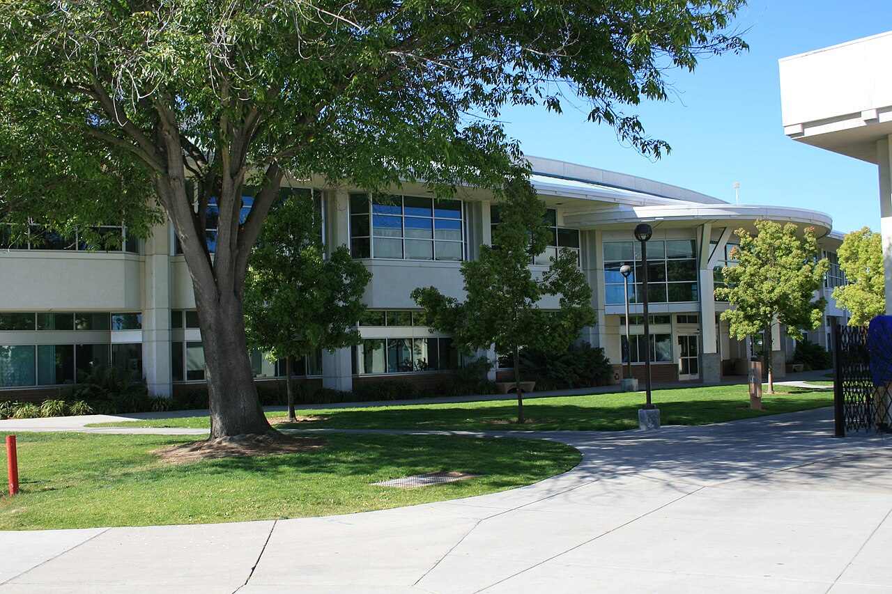 Grossmont.College.Library.Apr2009, Grossmont College